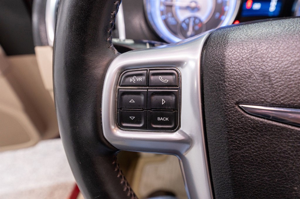 2013 Chrysler 300 Image 23