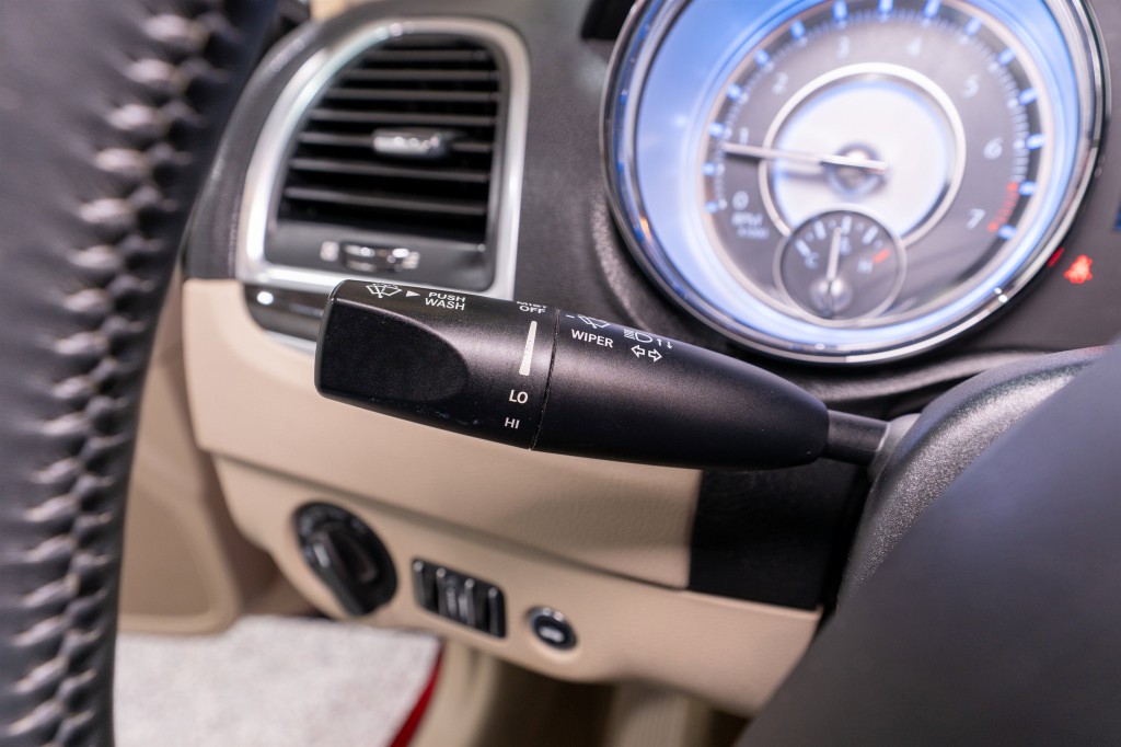 2013 Chrysler 300 Image 24