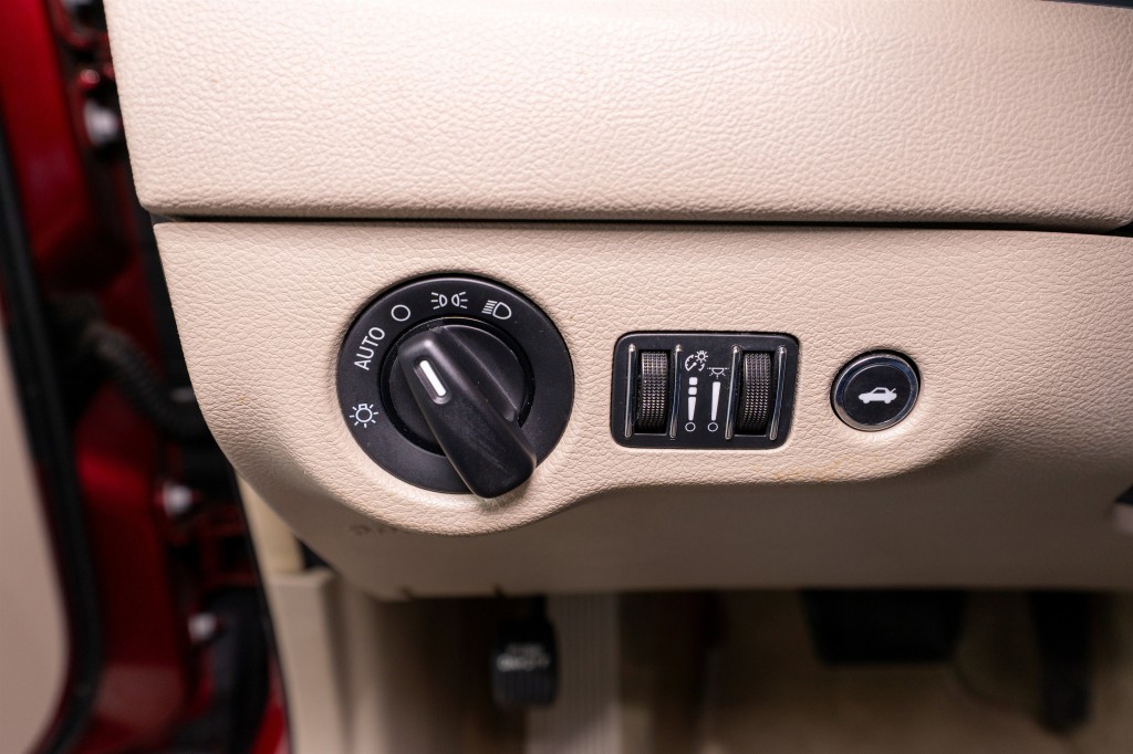 2013 Chrysler 300 Image 26