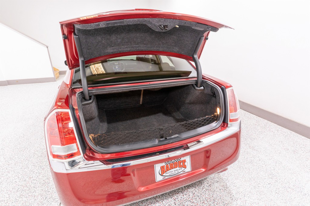 2013 Chrysler 300 Image 28