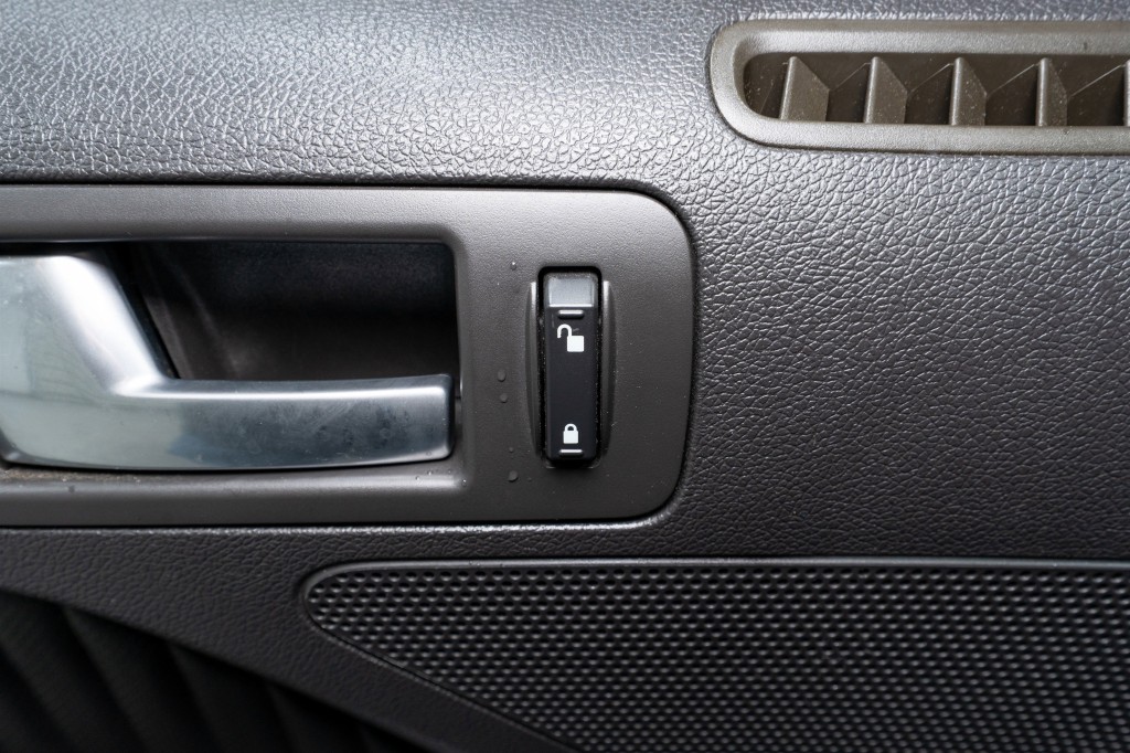 2011 Ford Mustang Image 12