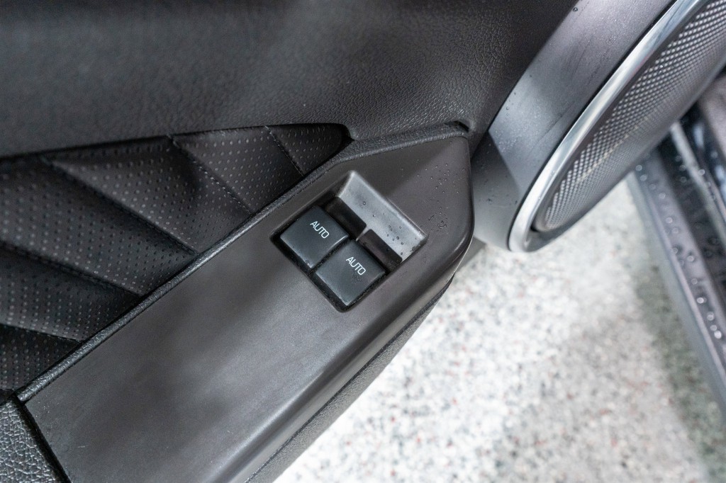 2011 Ford Mustang Image 13