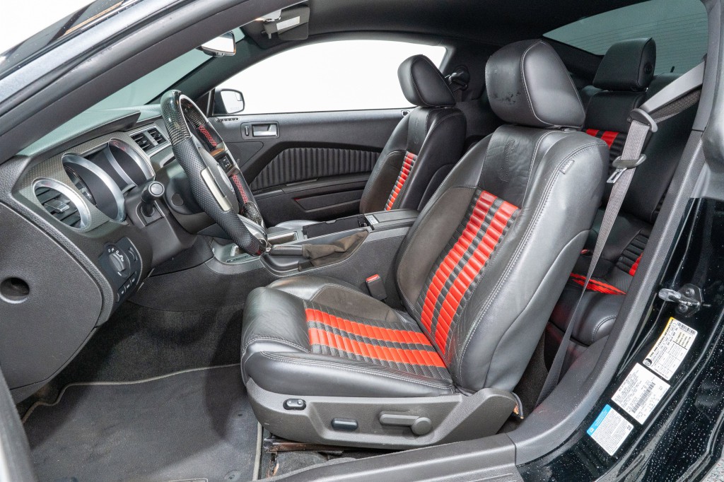 2011 Ford Mustang Image 14