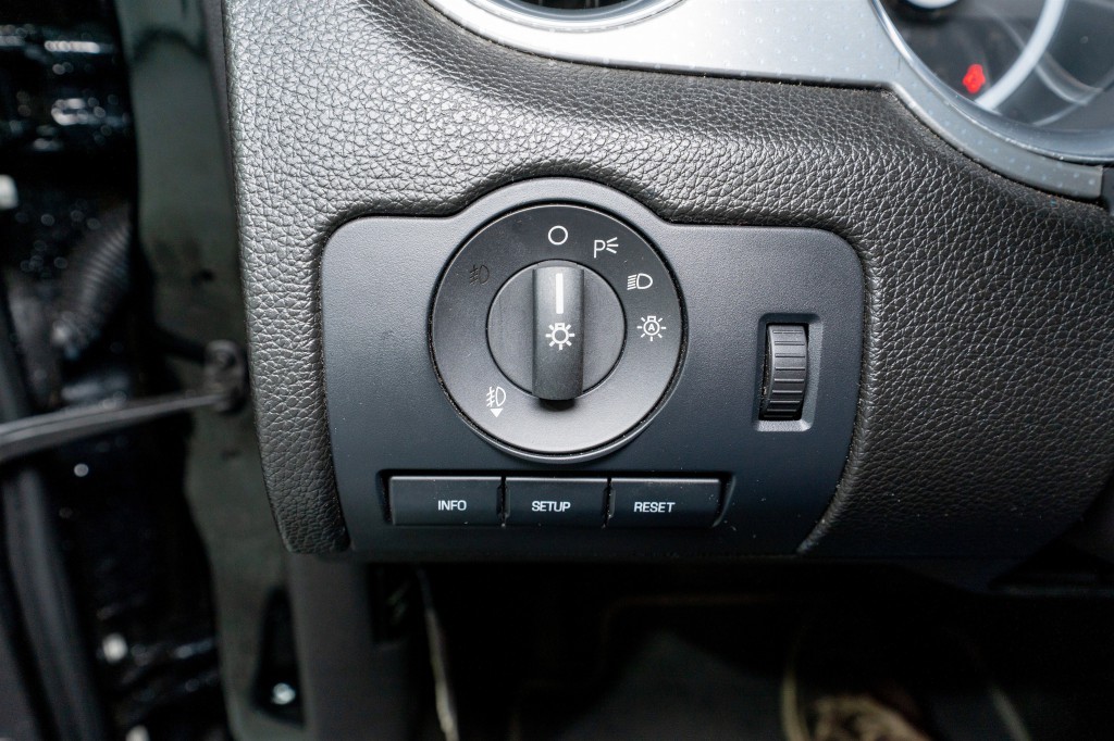 2011 Ford Mustang Image 26