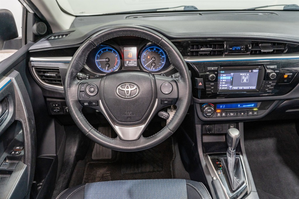 2015 Toyota Corolla Image 11