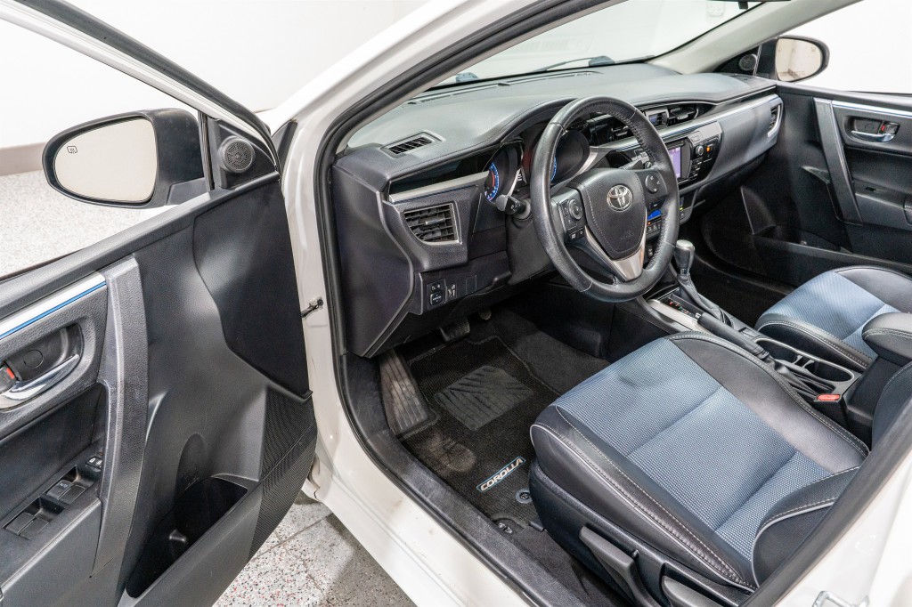 2015 Toyota Corolla Image 12