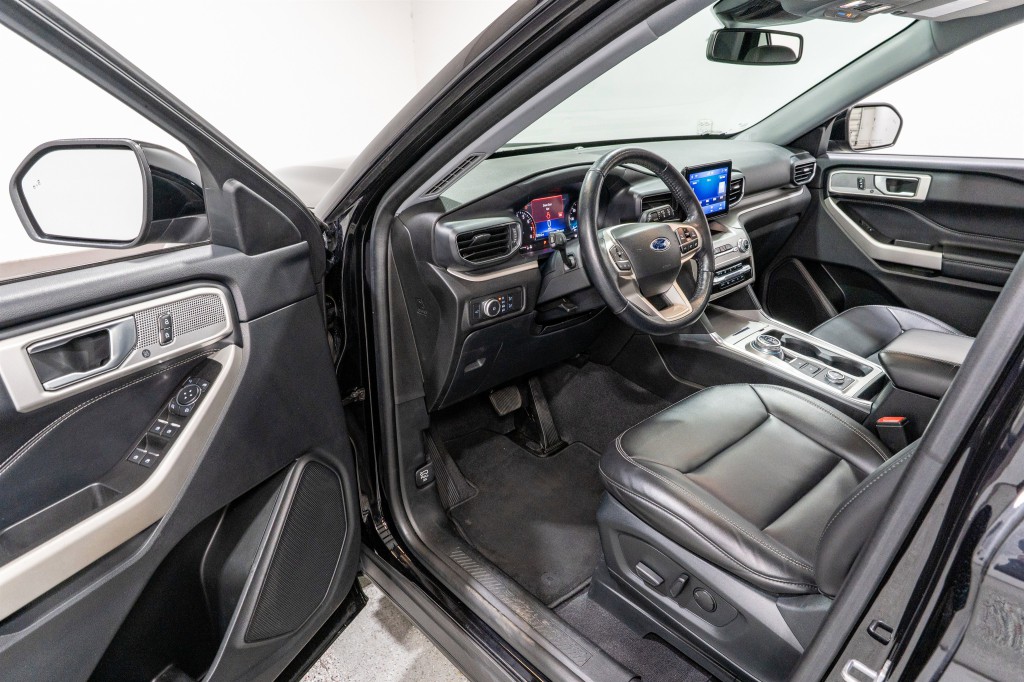 2022 Ford Explorer Image 12