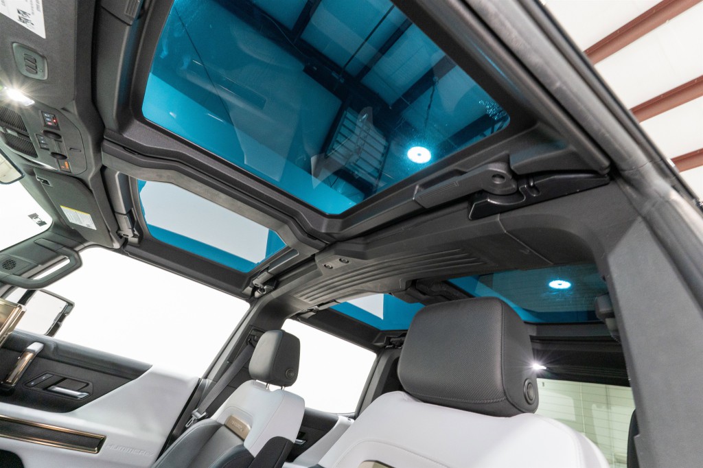 2023 GMC HUMMER EV Pickup Image 19
