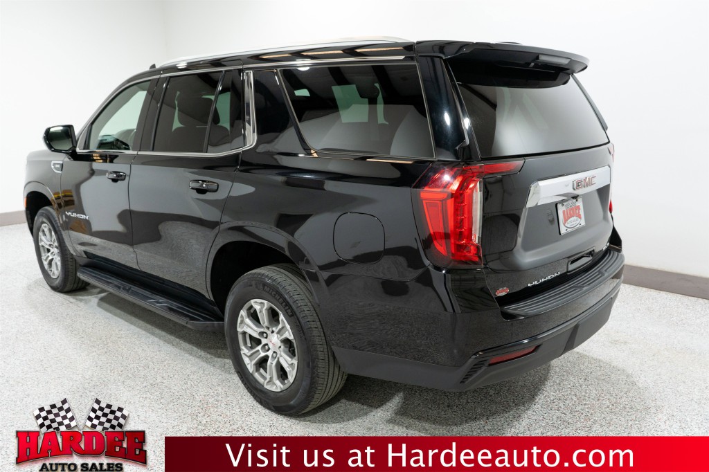 2023 GMC Yukon Image 3