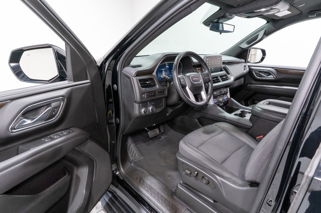 2023 GMC Yukon Image 12