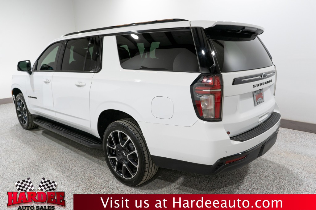 2024 Chevrolet Suburban Image 3