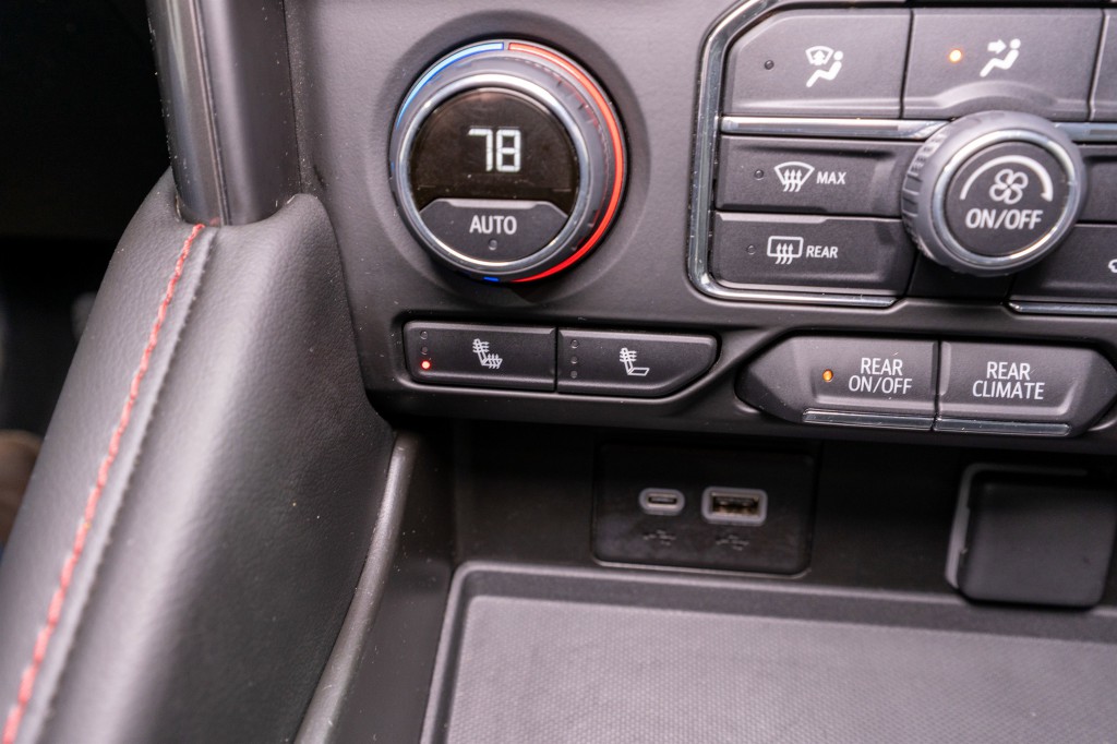 2024 Chevrolet Suburban Image 22