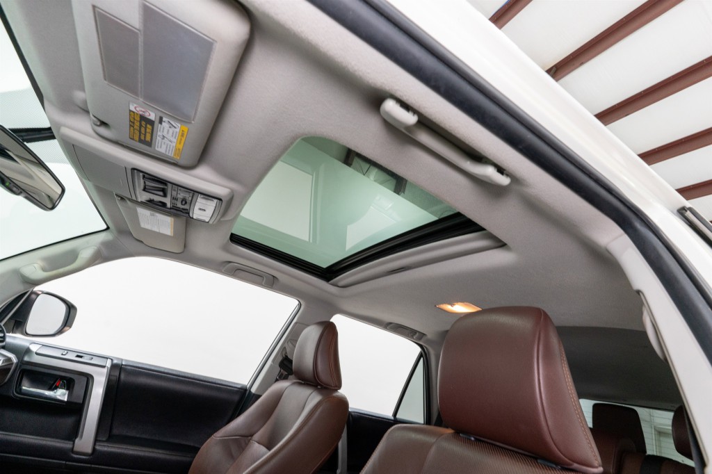 2018 Toyota 4Runner Image 16