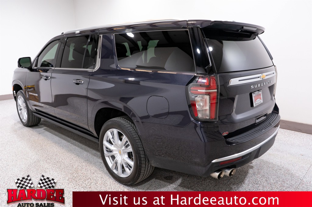 2024 Chevrolet Suburban Image 3