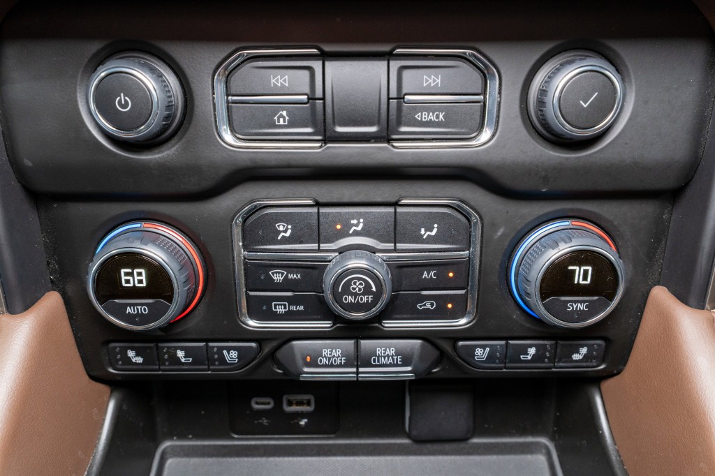 2024 Chevrolet Suburban Image 20