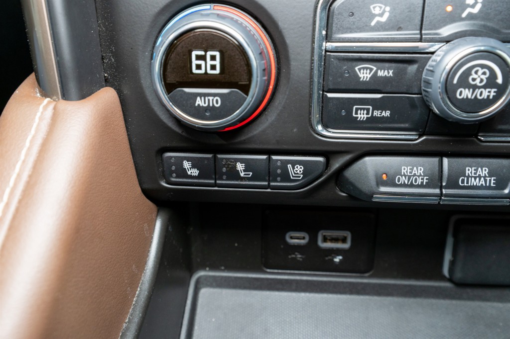 2024 Chevrolet Suburban Image 21