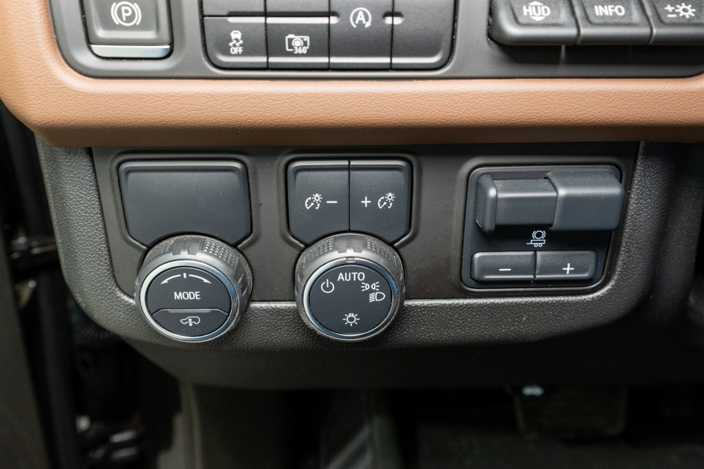 2024 Chevrolet Suburban Image 30