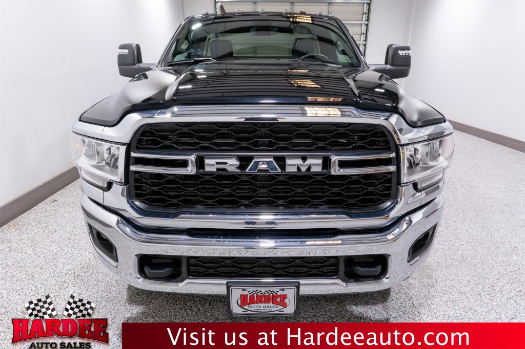 2023 RAM 3500 Image 7