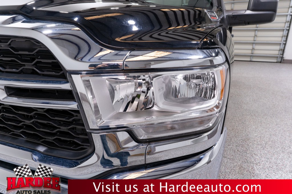 2023 RAM 3500 Image 8