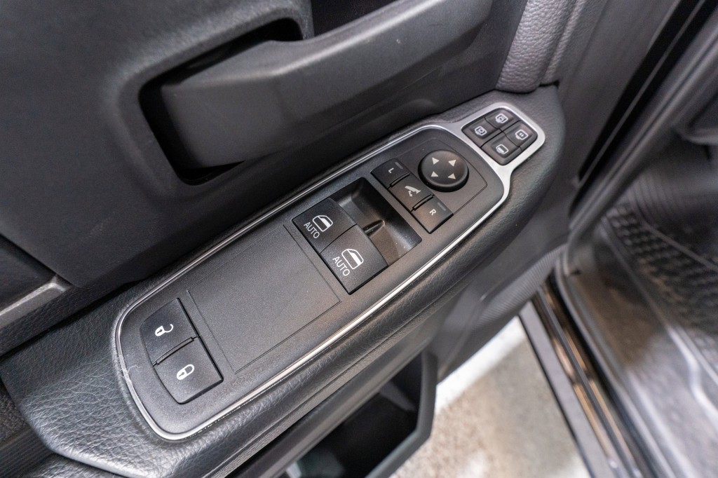 2023 RAM 3500 Image 15