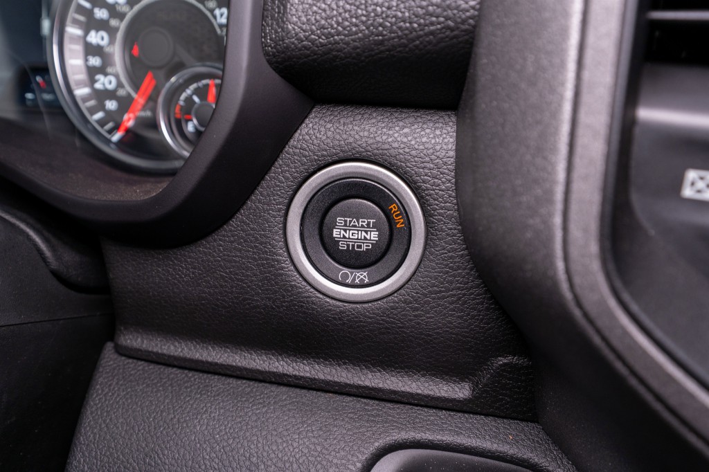 2023 RAM 3500 Image 29