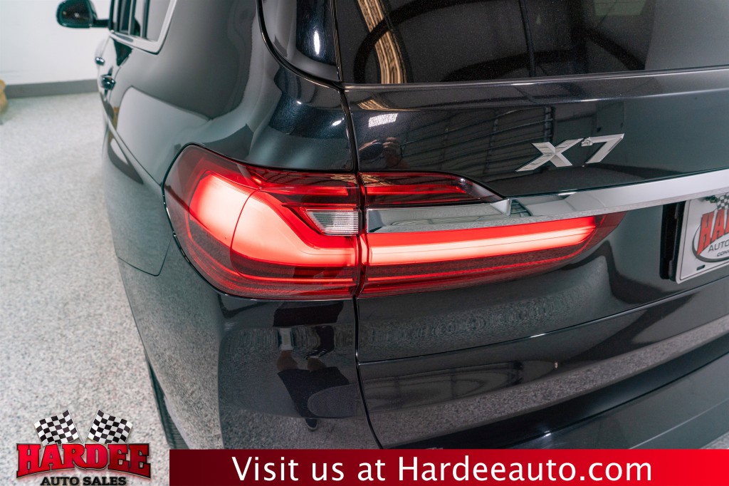 2022 BMW X7 Image 9