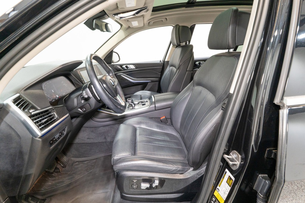 2022 BMW X7 Image 16