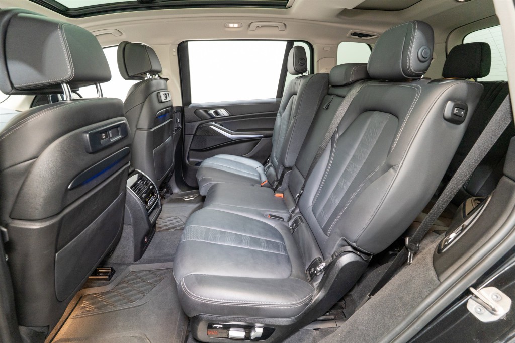 2022 BMW X7 Image 33