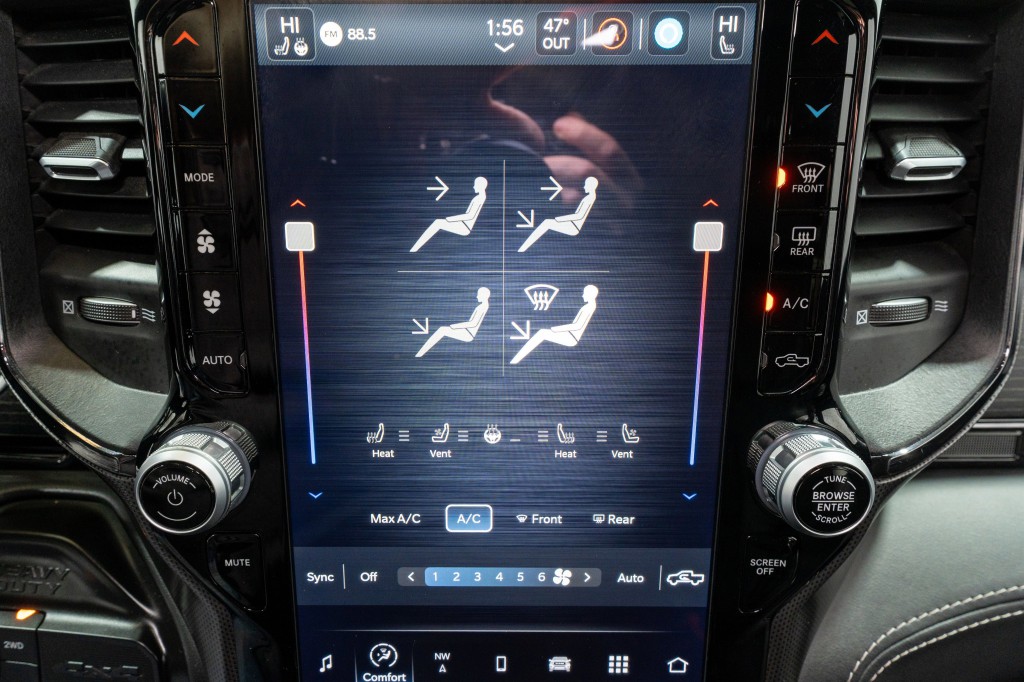 2024 RAM 3500 Image 24