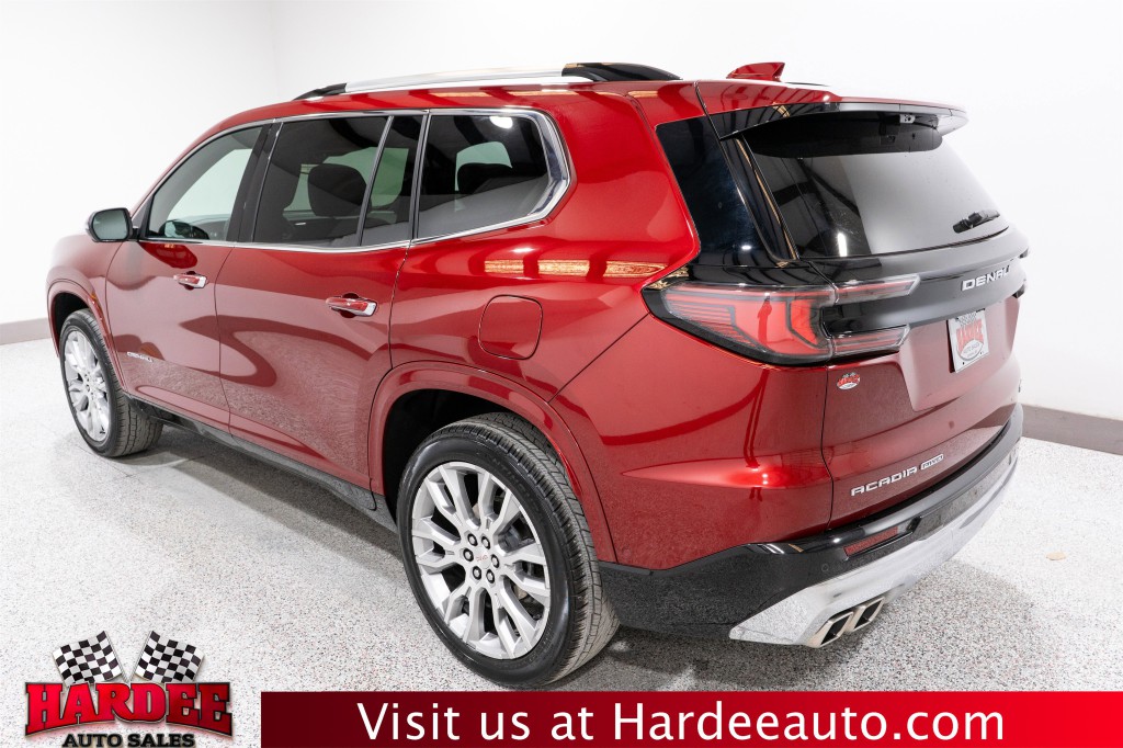 2024 GMC Acadia Image 3