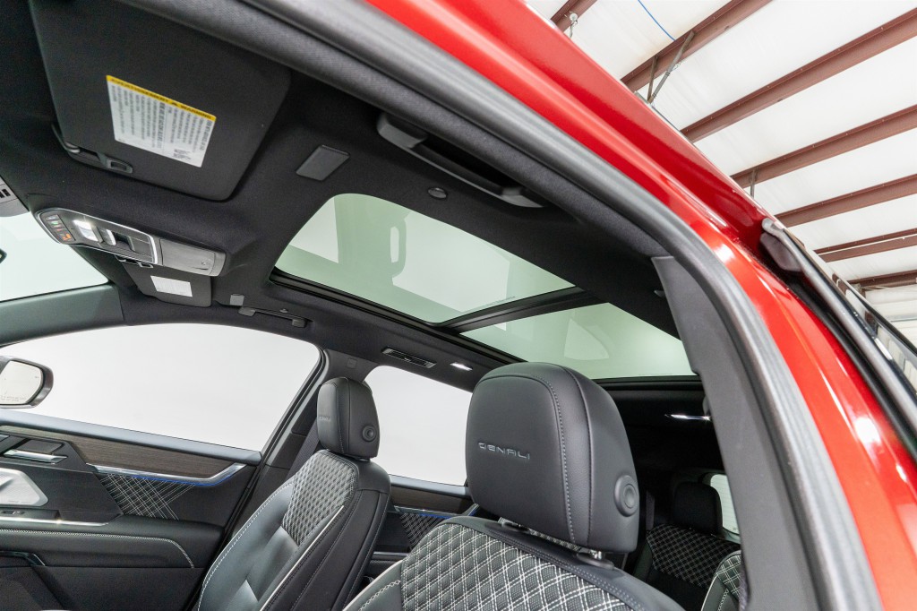 2024 GMC Acadia Image 17