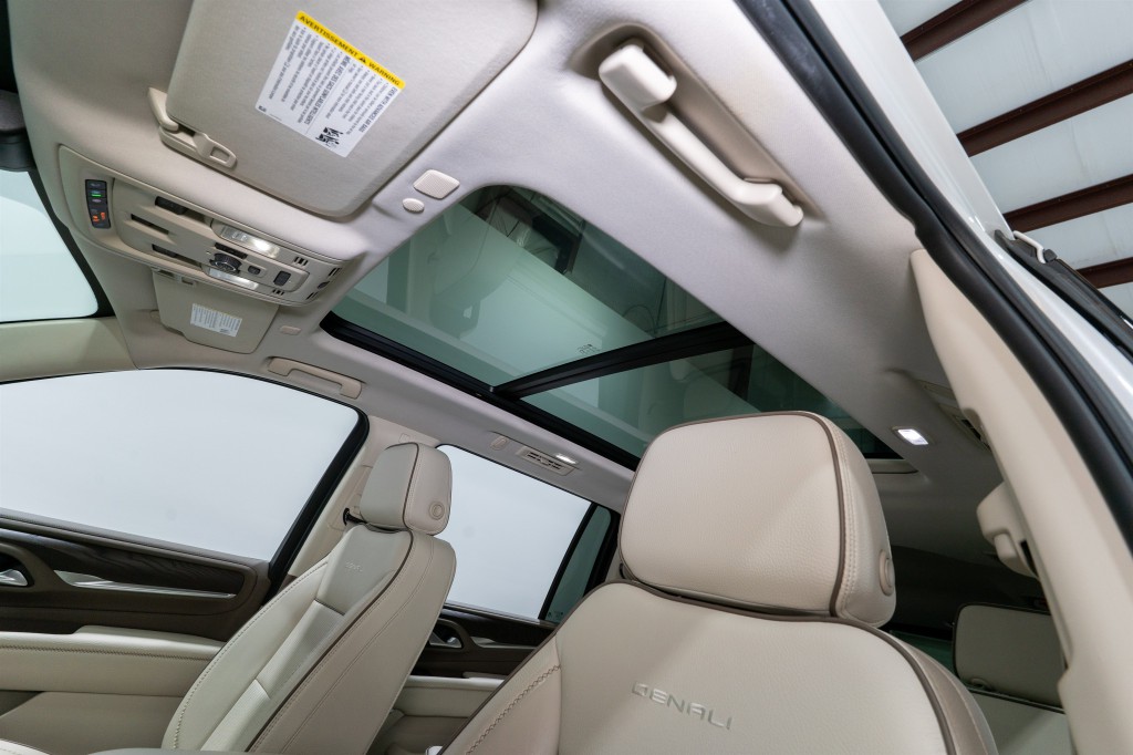 2022 GMC Yukon Image 17