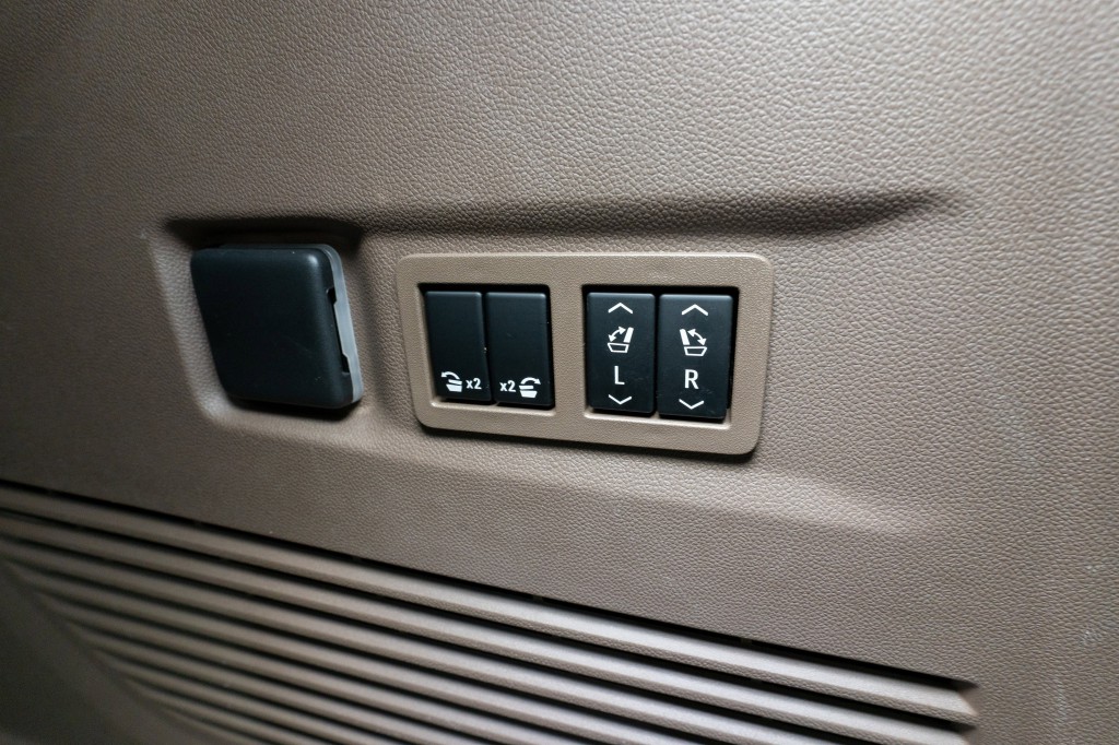 2022 GMC Yukon Image 36