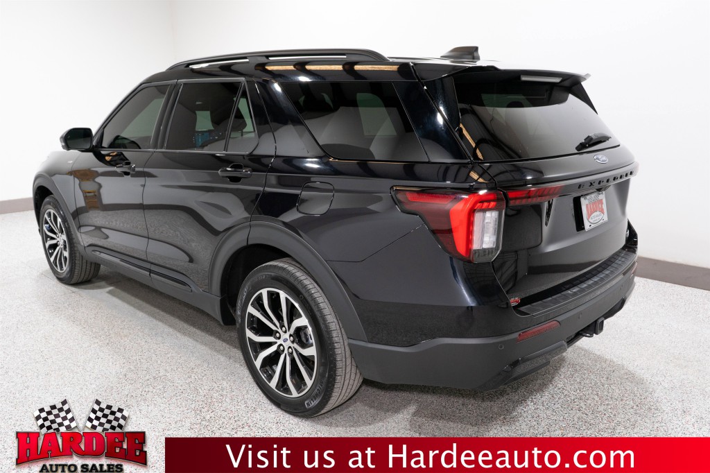 2025 Ford Explorer Image 3