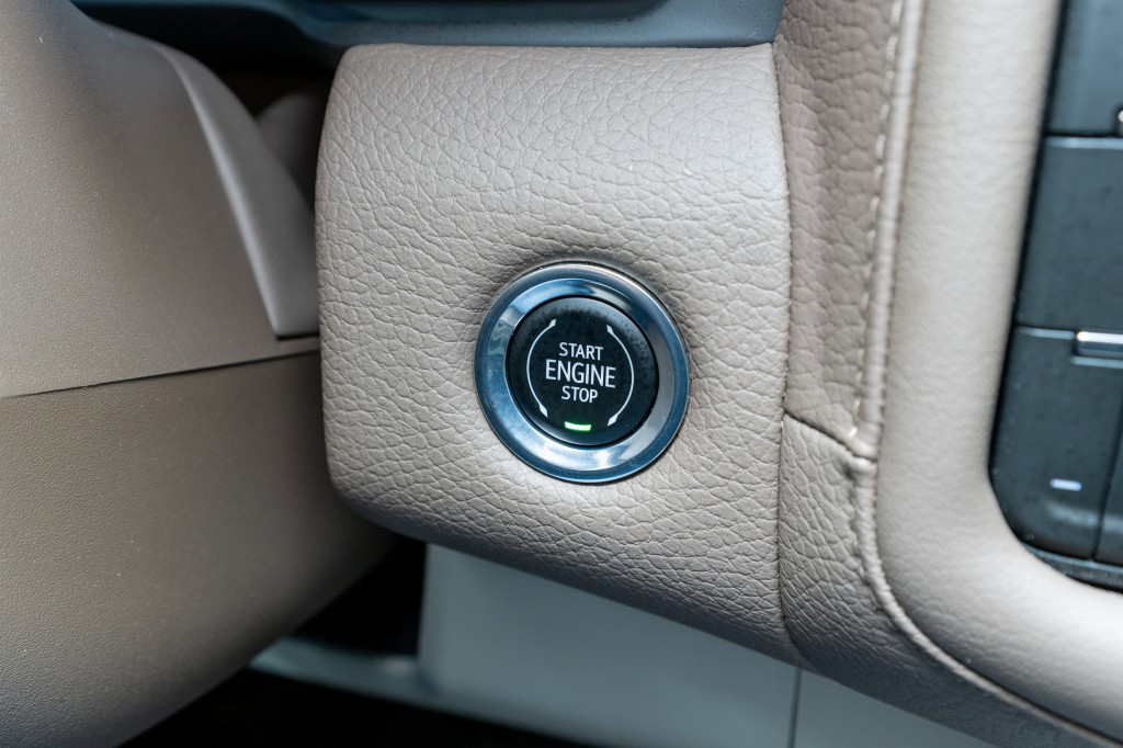 2023 GMC Yukon Image 33