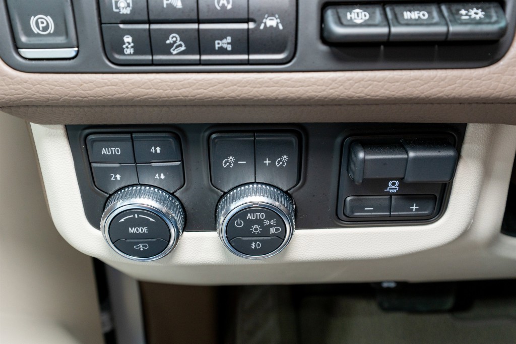 2023 GMC Yukon Image 35