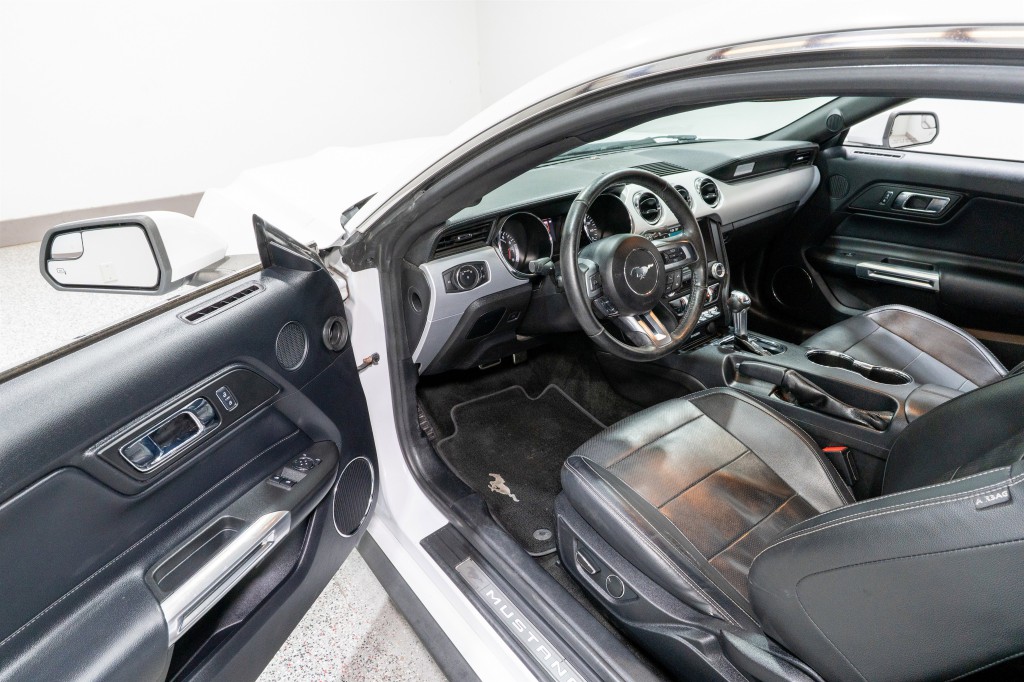 2017 Ford Mustang Image 13