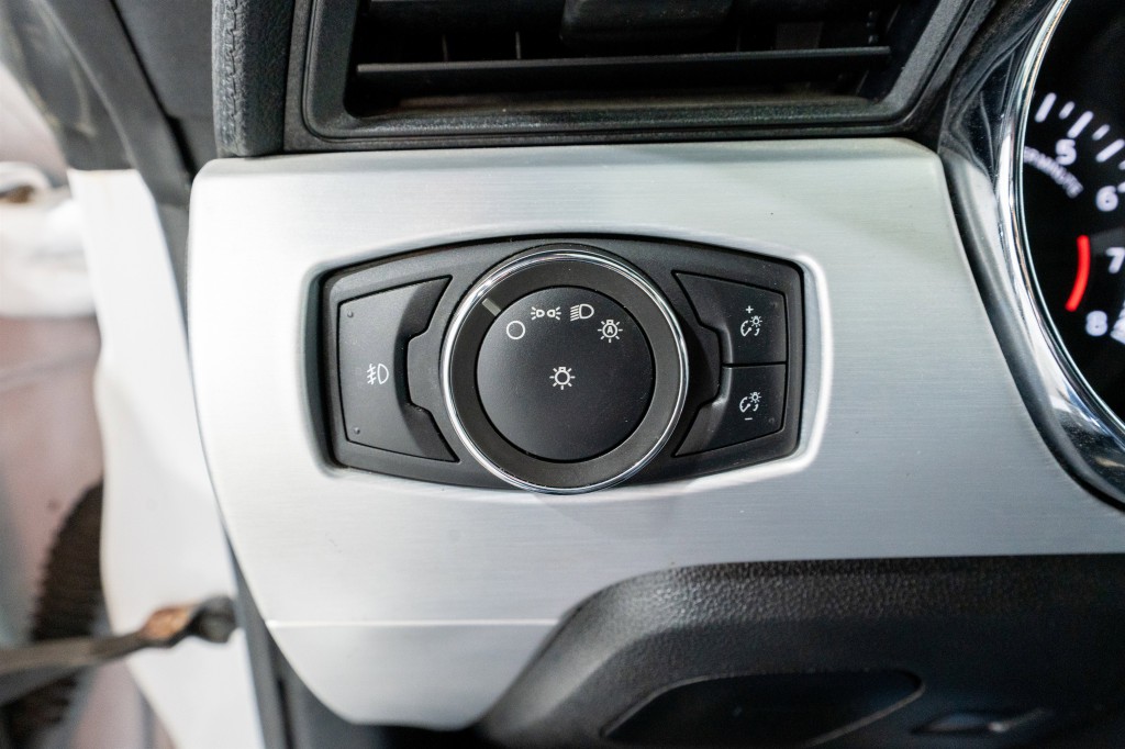 2017 Ford Mustang Image 30