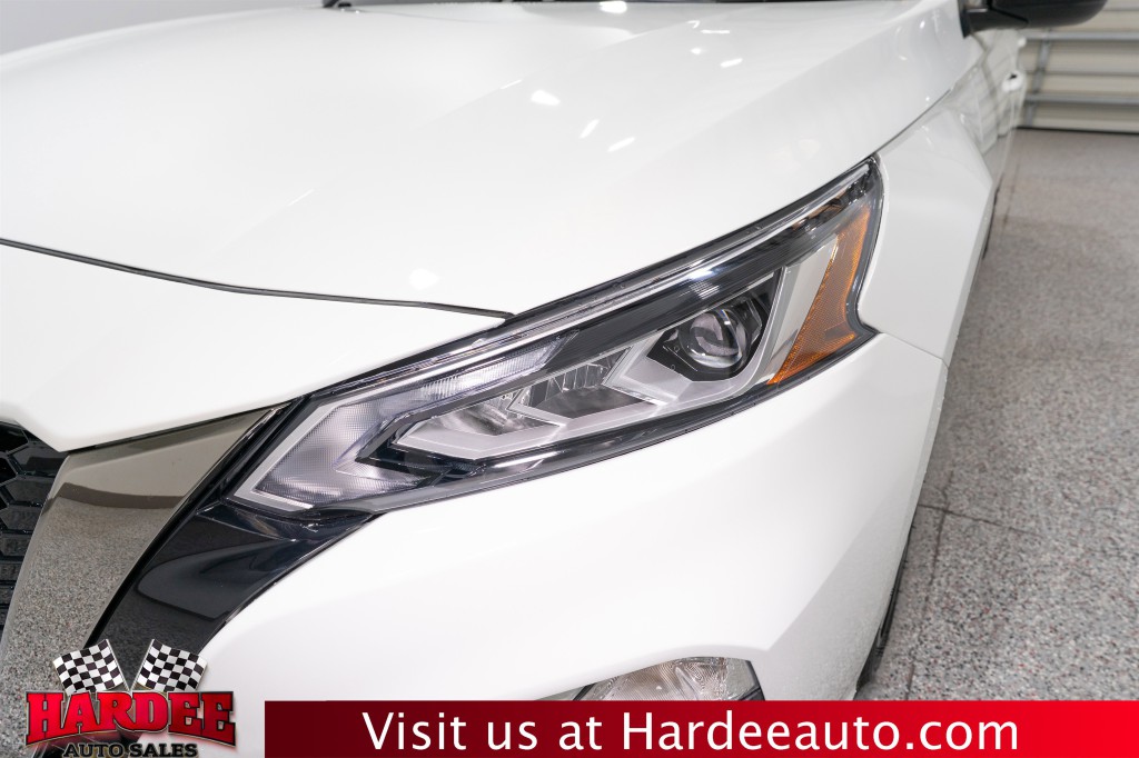 2021 Nissan Altima Image 8