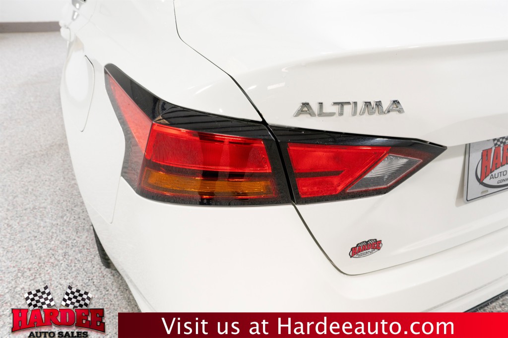 2021 Nissan Altima Image 9