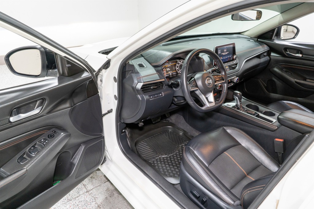 2021 Nissan Altima Image 12