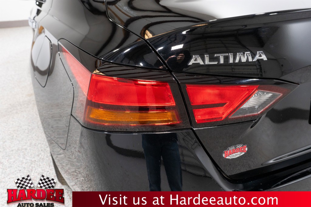 2022 Nissan Altima Image 9