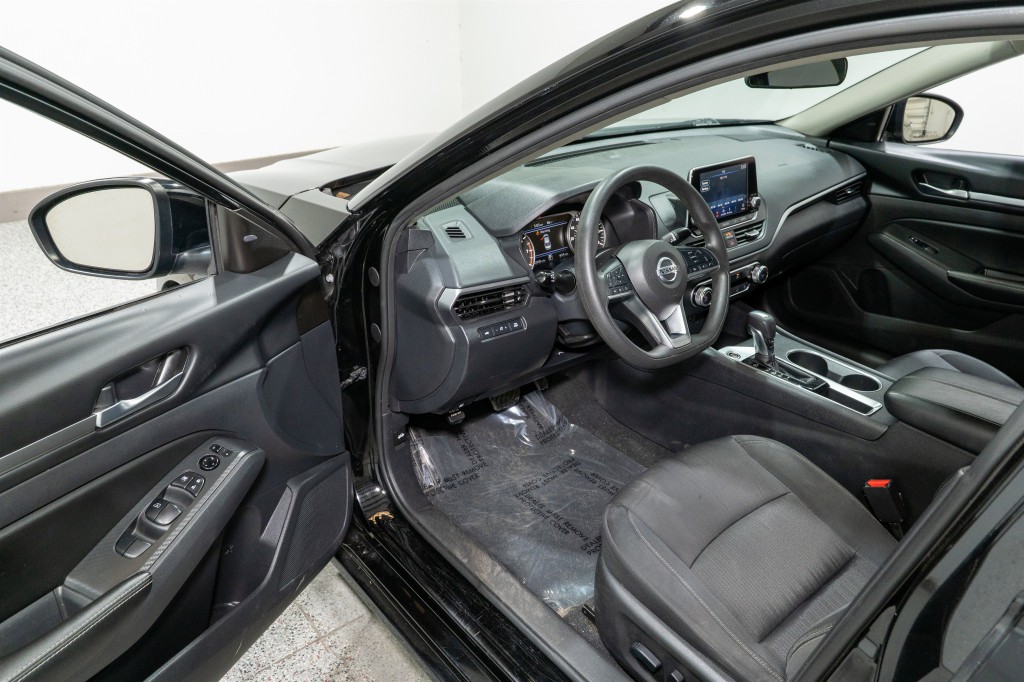 2022 Nissan Altima Image 12