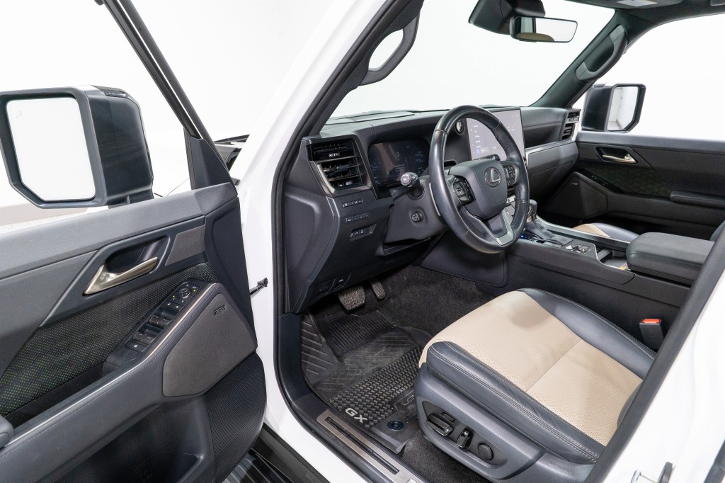 2024 Lexus GX Image 12