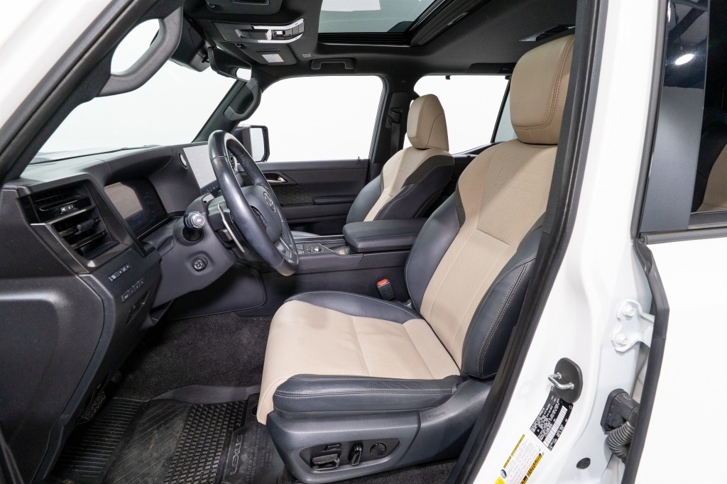 2024 Lexus GX Image 16