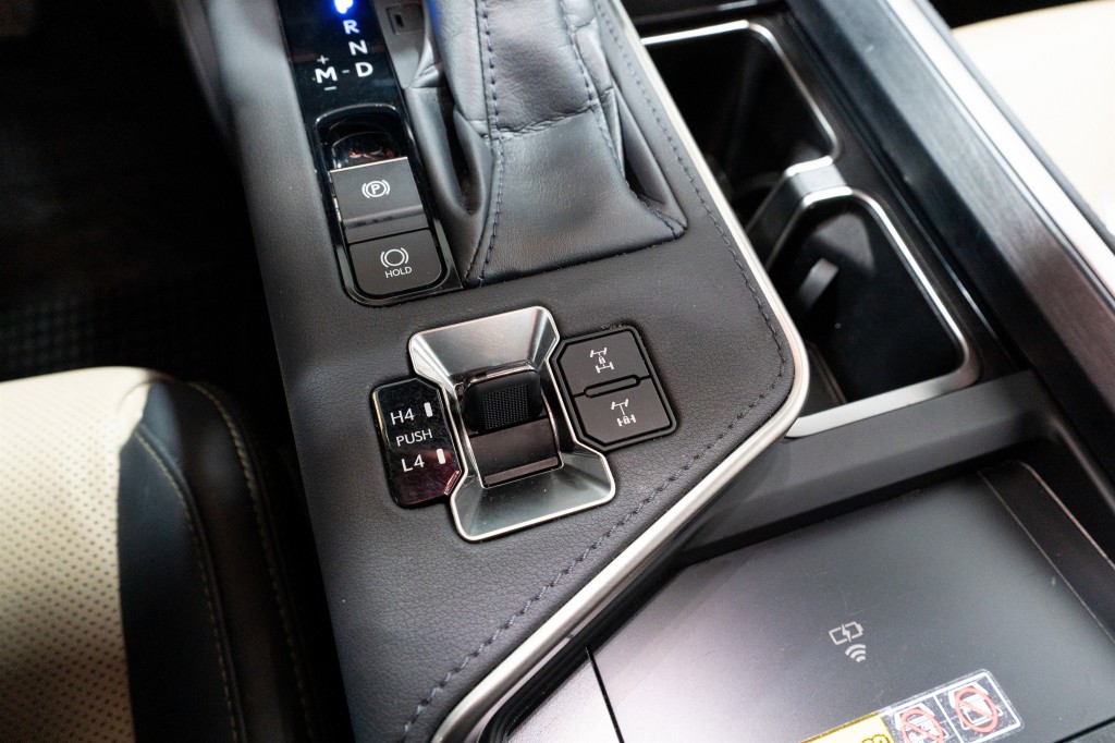 2024 Lexus GX Image 25