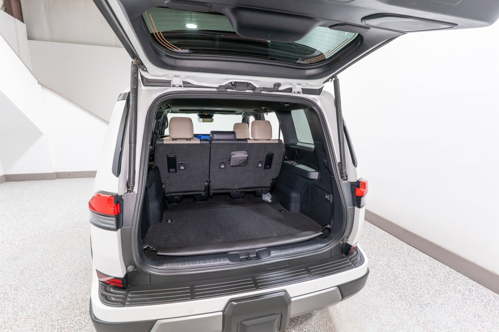2024 Lexus GX Image 36