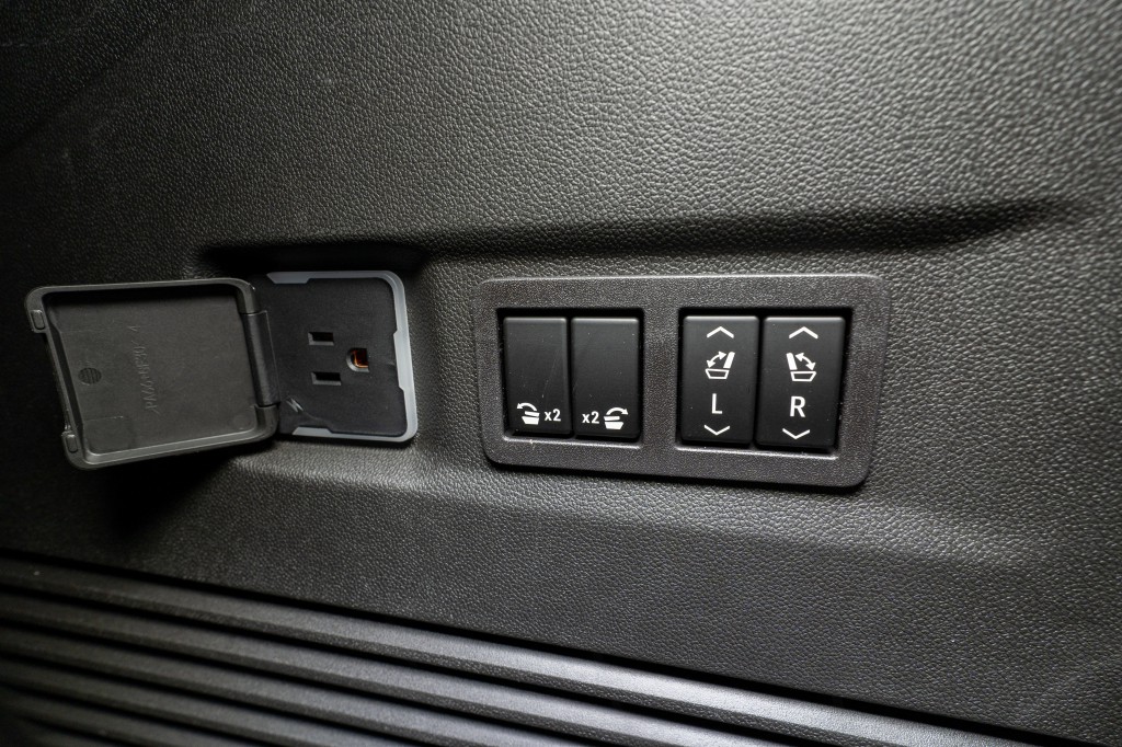 2026 GMC Yukon Image 35