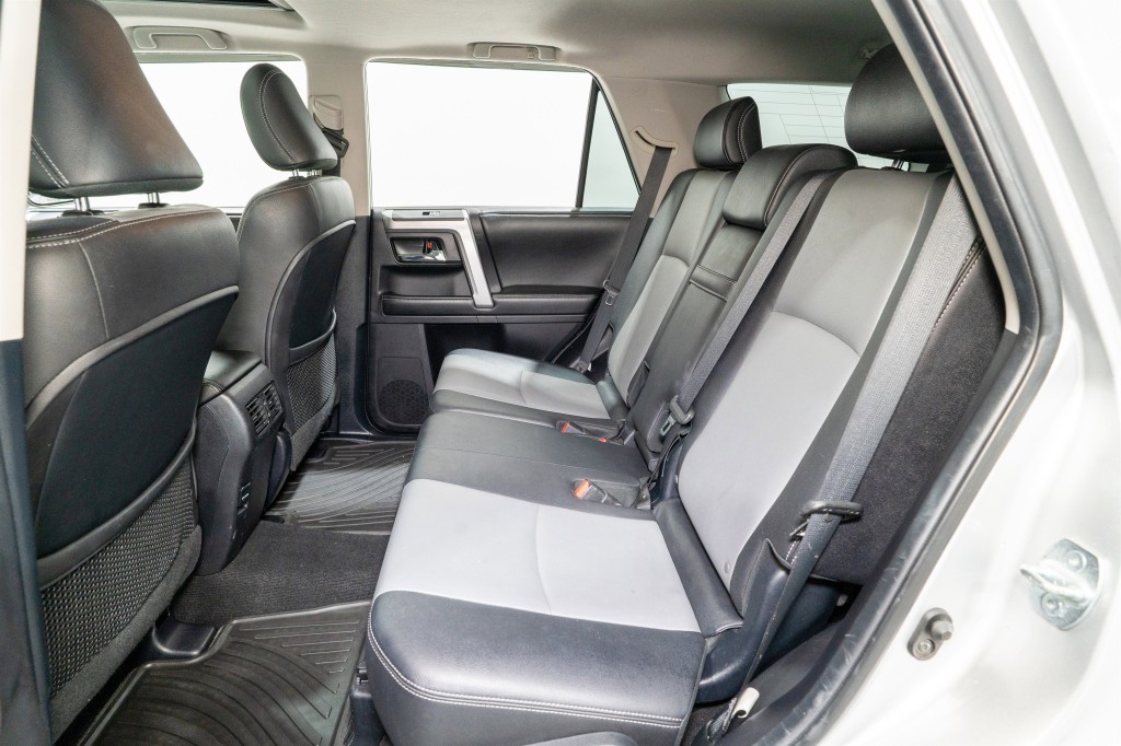 2014 Toyota 4Runner Image 32