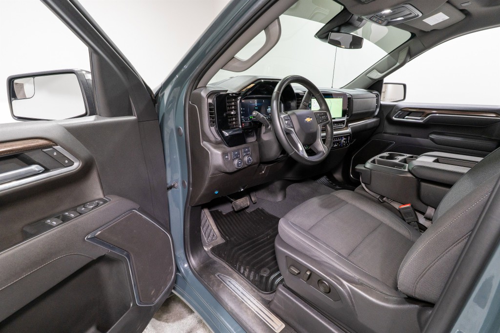2025 Chevrolet Silverado 1500 Image 13